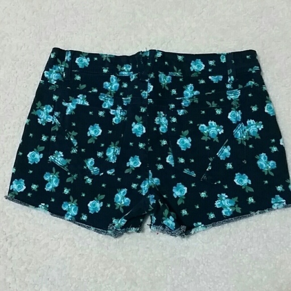 Juniors sz 3 denim rose pattern shorts - Picture 2 of 4